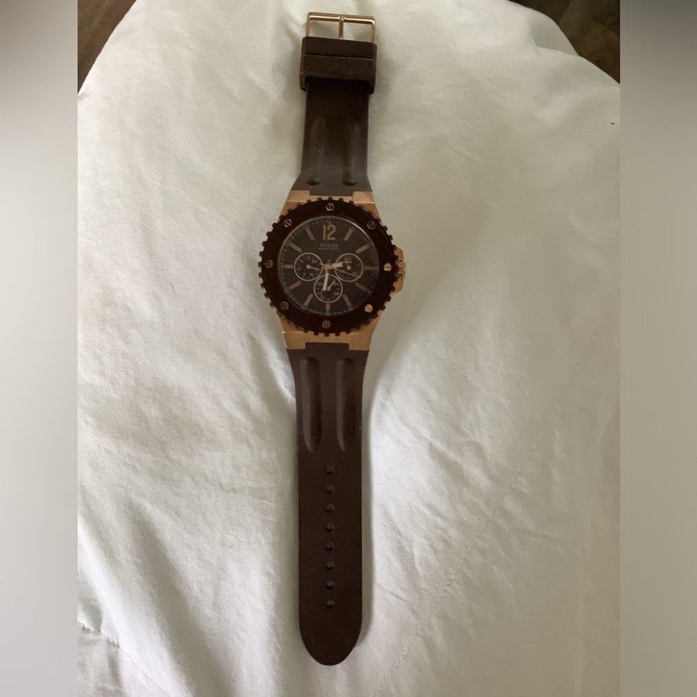 BNWT- GUESS watch